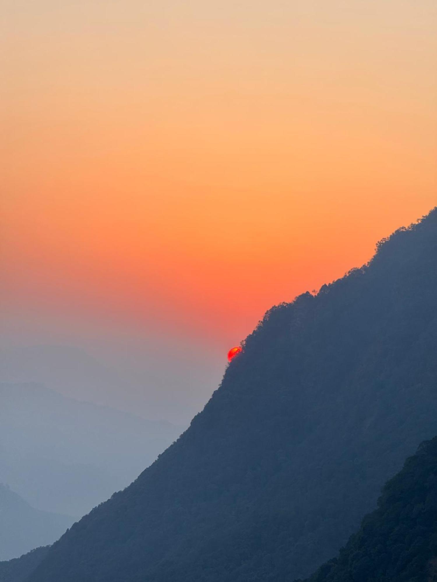 Es Deurali Resort Pokhara Exterior foto