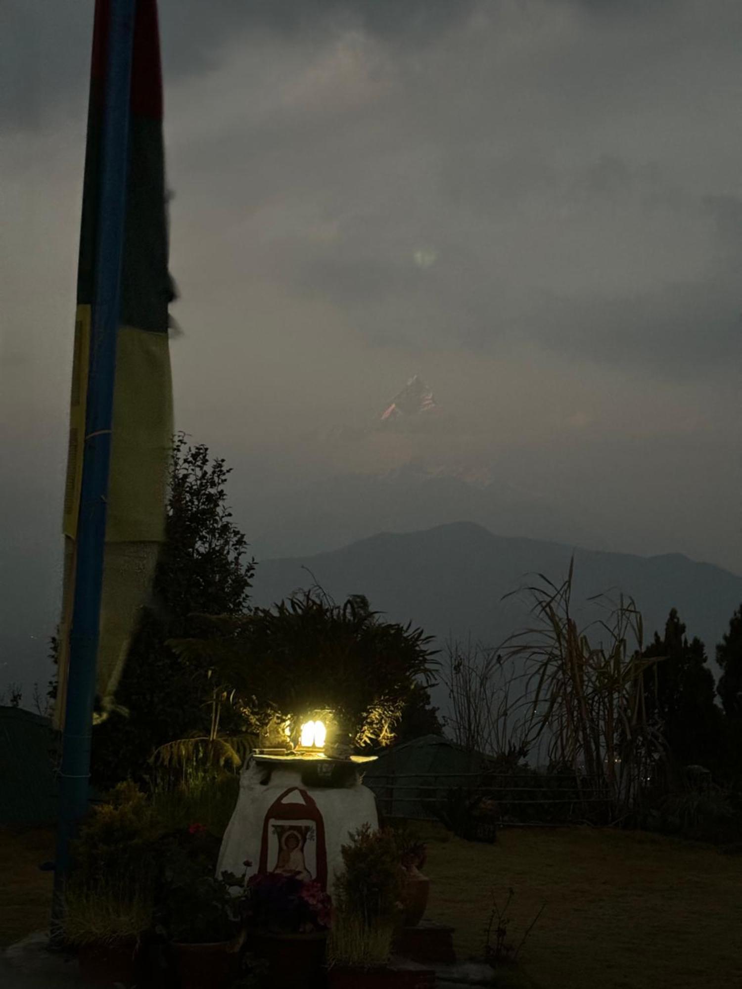 Es Deurali Resort Pokhara Exterior foto