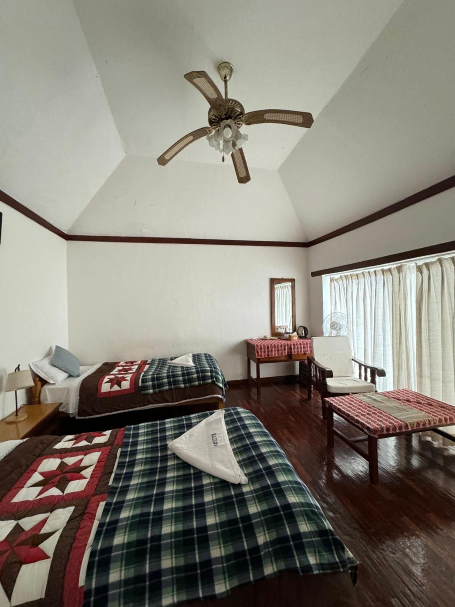 Es Deurali Resort Pokhara Exterior foto